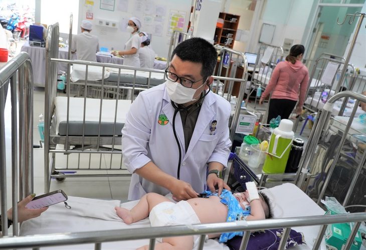 Trẻ mắc các bệnh về hô hấp có xu hướng tăng thời gian gần đây tại Bệnh viện Nhi đồng 2 - Ảnh: THU HIẾN Trẻ mắc các bệnh về hô hấp có xu hướng tăng thời gian gần đây tại Bệnh viện Nhi đồng 2 - Ảnh: THU HIẾN