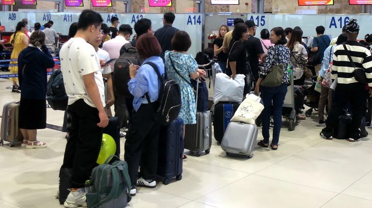Bộ trưởng nói 'tỉ lệ thuế, phí trong giá vé máy bay rất ít', cụ thể bao nhiêu?- Ảnh 1. Vé máy bay