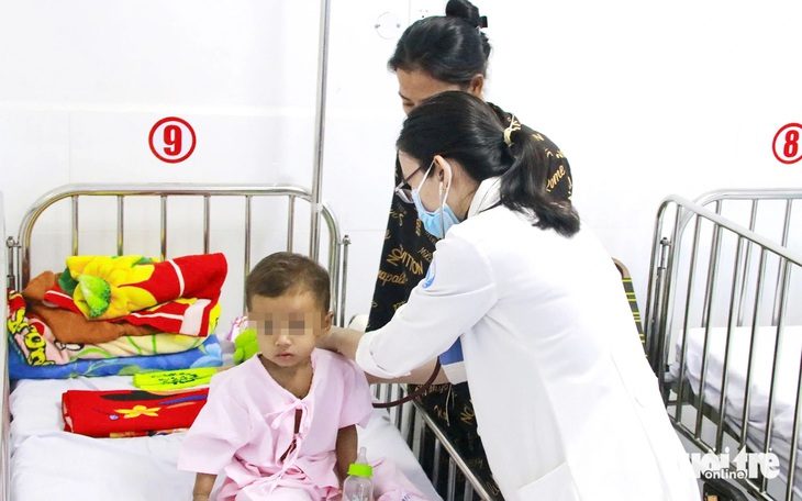 Bệnh viện Nhi đồng 1 cứu sống bệnh nhi 2 tuổi người Campuchia - Ảnh 1. Bệnh viện Nhi đồng 1 chi 100 triệu phẫu thuật cứu sống bệnh nhi 2 tuổi người Campuchia - Ảnh 1.