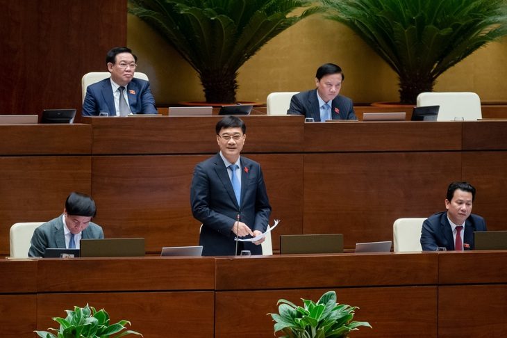 Chủ nhiệm Ủy ban Kinh tế của Quốc hội Vũ Hồng Thanh báo cáo giải trình, tiếp thu ý kiến góp ý của các đại biểu về dự thảo Luật Đất đai (sửa đổi) - Ảnh: quochoi.vn Chủ nhiệm Ủy ban Kinh tế của Quốc hội Vũ Hồng Thanh báo cáo giải trình, tiếp thu ý kiến góp ý của các đại biểu về dự thảo Luật Đất đai (sửa đổi) - Ảnh: quochoi.vn