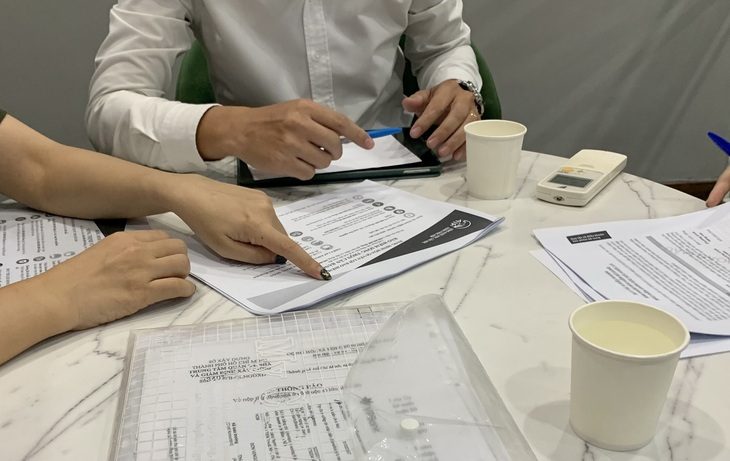 Chiêu trò mới ép người vay mua bảo hiểm - Ảnh 1. Chiêu trò mới ép người vay mua bảo hiểm - Ảnh 1.