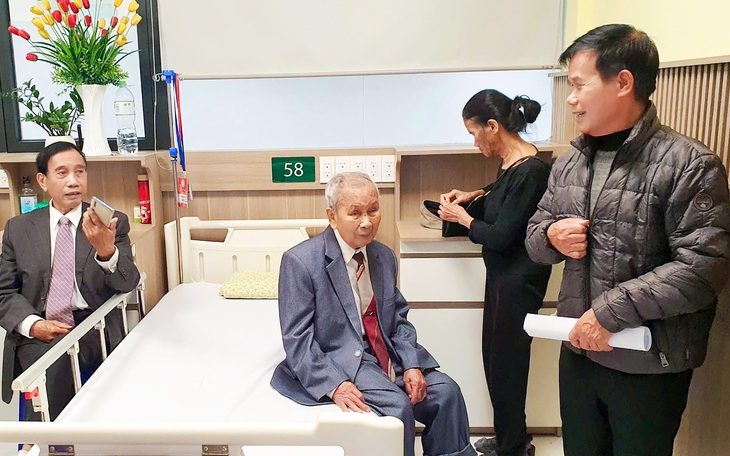 Bí quyết sống khỏe của cụ ông 103 tuổi, vượt qua đột quỵ sau trận bóng đá Việt Nam - Thái Lan - Ảnh 1. Bí quyết sống khỏe của cụ ông 103 tuổi, vượt qua đột quỵ sau trận bóng đá Việt Nam - Thái Lan - Ảnh 1.